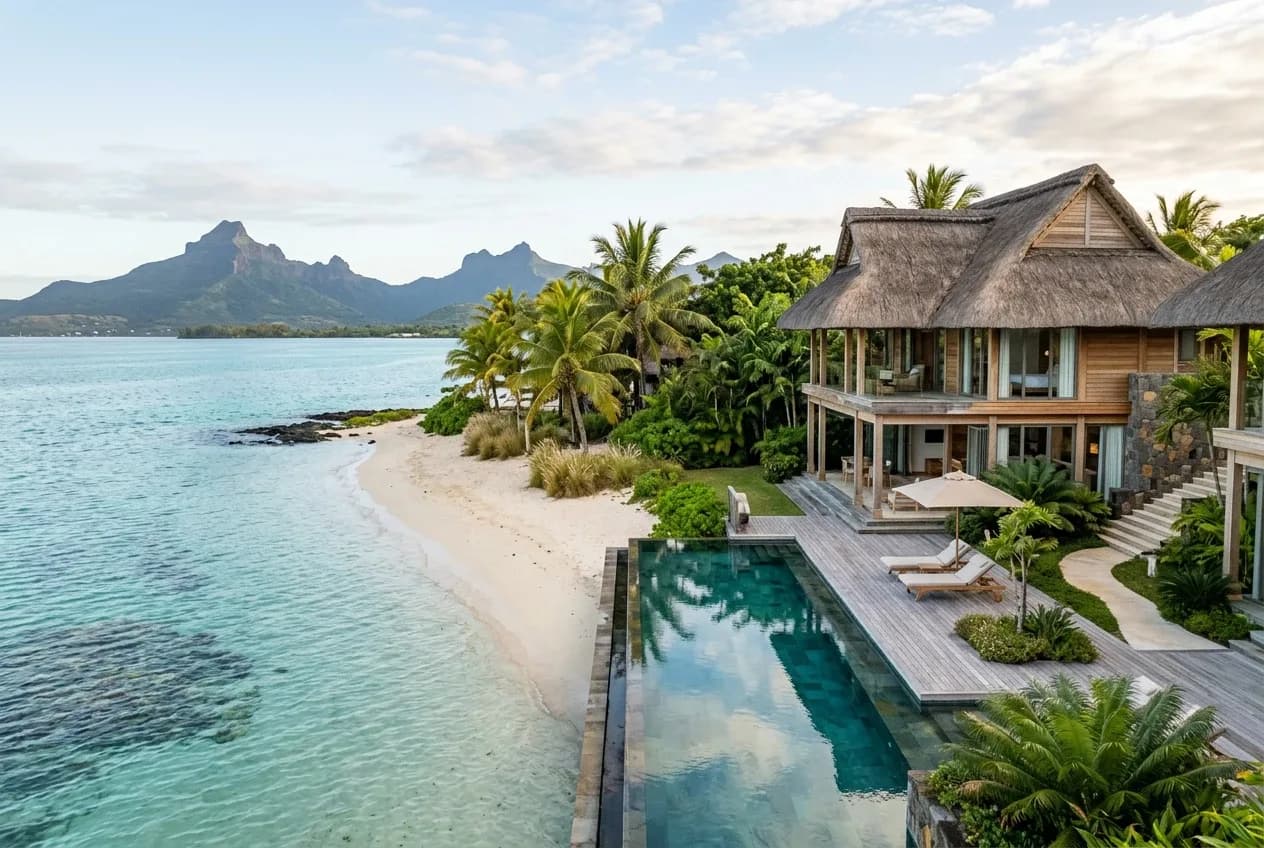 Villa neuve avec piscine au bord d’un lagon turquoise à l’île Maurice